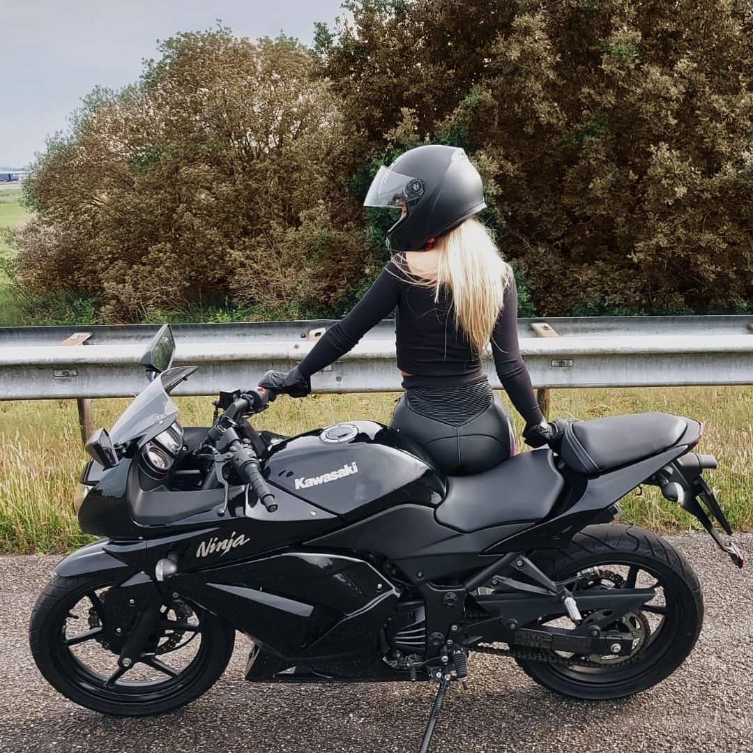 Chloe Rakel tweet media