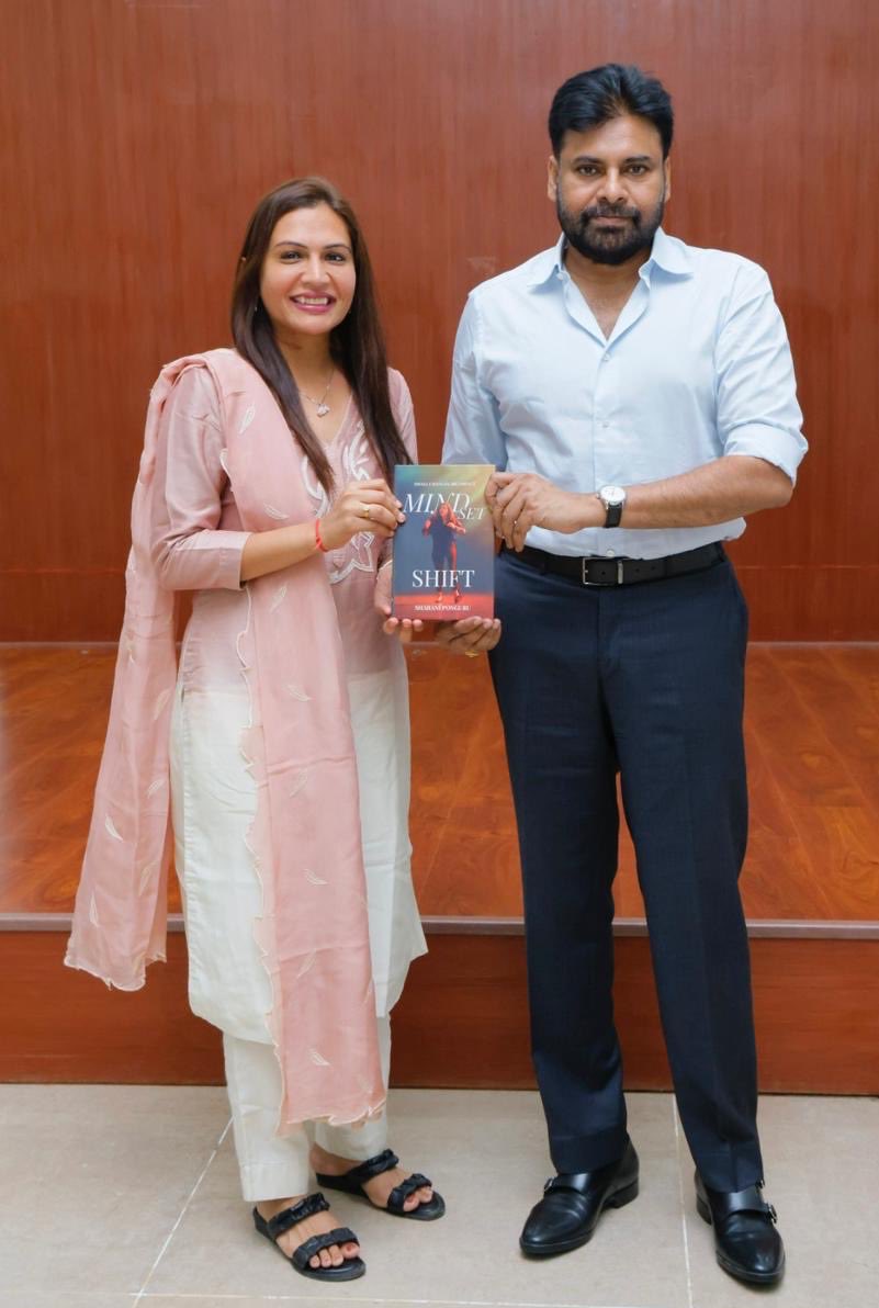 APDeputyCMO's tweet image. Mindset Shift is a thoughtful book that encourages readers to pause, reflect, and make meaningful changes in the way they think and live.

Sharani Ponguru presents simple yet practical ideas on gratitude, self-awareness, and developing positive habits that strengthen clarity and…