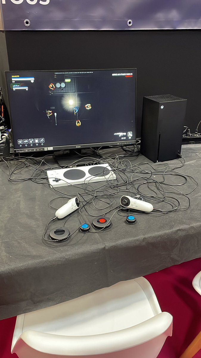 Venez jouer à 3xtinction, le jeu de notre copain
<a href="/2badGames/">2BAD GAMES</a> à la <a href="/ParisGamesWeek/">Paris Games Week</a>