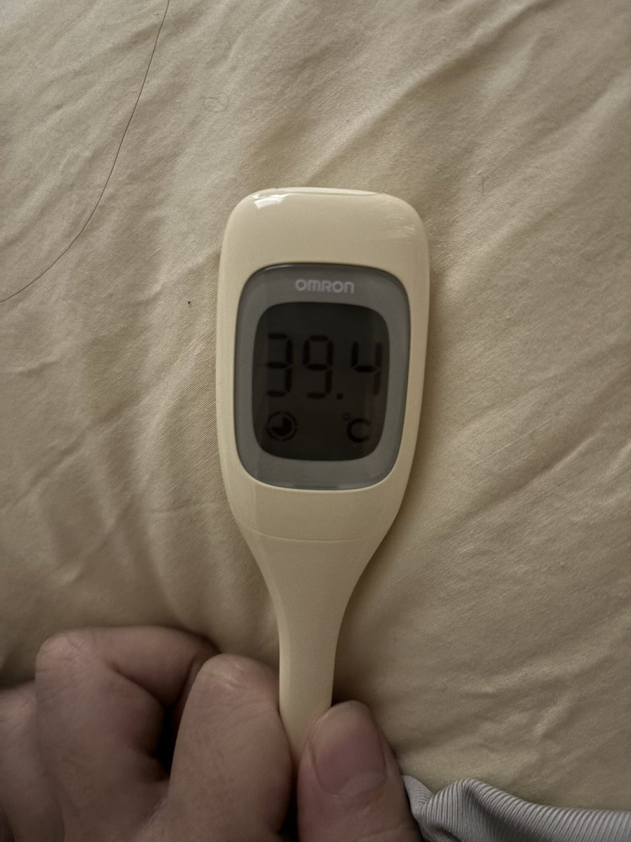 ハロウィンやから熱で死にかけてる人のコスプレしてる
ガチしぬ