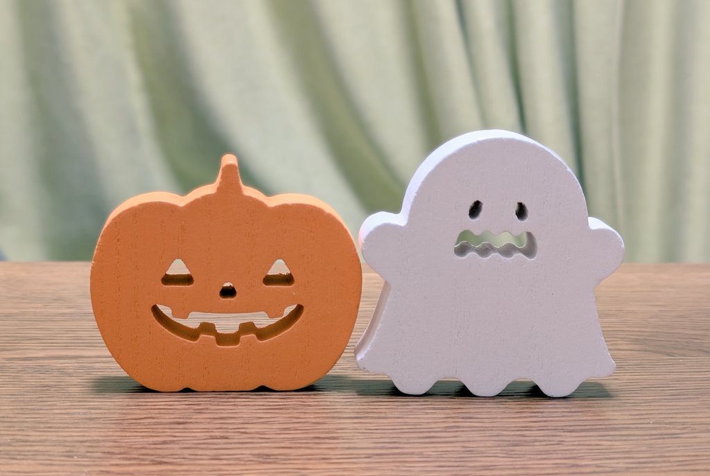 お店で見て「かわいい！」ってひとつ100円で買ってきたものの、夫にゴミ扱いされそう……って思ってたら「季節感があっていいのでは」と意外な反応が返ってきて安堵していたところに「ハロウィン過ぎても飾られてたら捨てるけど」って来たのでもう片付けます