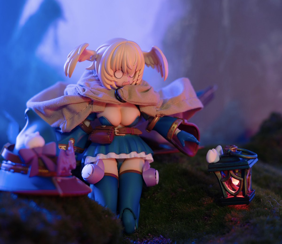 ーーー夜。
「あ゛ーー！まだ火も起こせてないのに魔力切れでランタン消えちゃうー！」