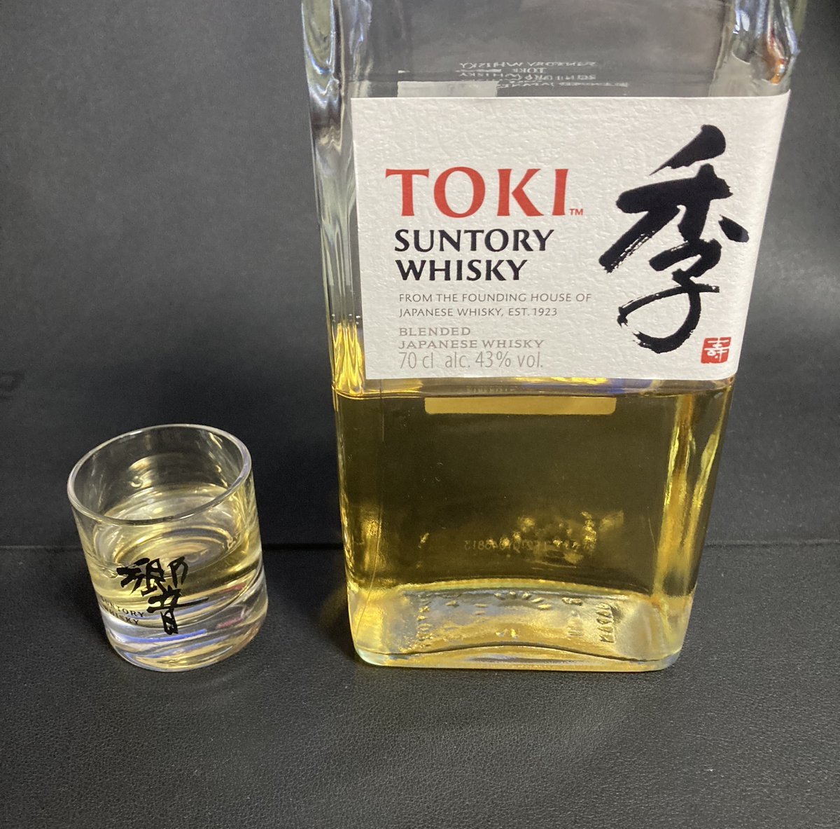 jr3rdh's tweet image. こんばんは、今週もお疲れ様でした。
晩酌後のミュージックタイム、今夜はこれで・・・。
良い週末をお過ごしください。