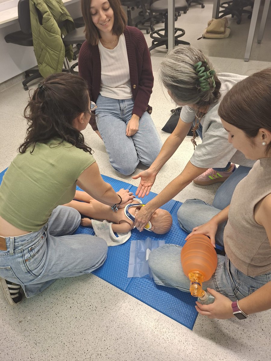 👶🩺 Simulacions pediàtriques al CFIS!

Els  estudiants de 5è de Medicina de la Universitat Rovira i Virgili han  participat en una nova sessió de simulació clínica centrada en pediatria  👩‍⚕️👨‍⚕️

<a href="/universitatURV/">Universitat Rovira i Virgili</a> <a href="/fundacioURV/">Fundació URV</a> <a href="/URVmedicina/">Facultat de Medicina i Ciències de la Salut</a>
