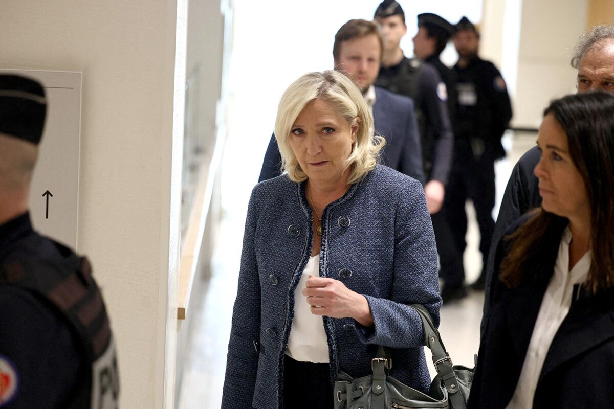 Mahdi_UmmatVox's tweet photo. 🇫🇷Je vis dans un pays où un milliardaire criminel (condamné) peut embaucher un prédateur sexuel (condamné) pour présenter, à la télévision, un groupe politique dont les membres ont été condamnés et prétendre que ce même parti "sauvera le pays".

En même temps, on vous explique que c'est Myriam, bac +4,  chef d'entreprise, qui pose un problème avec son hijab.

📉Ce pays s'effondre et c'est amplement mérité.