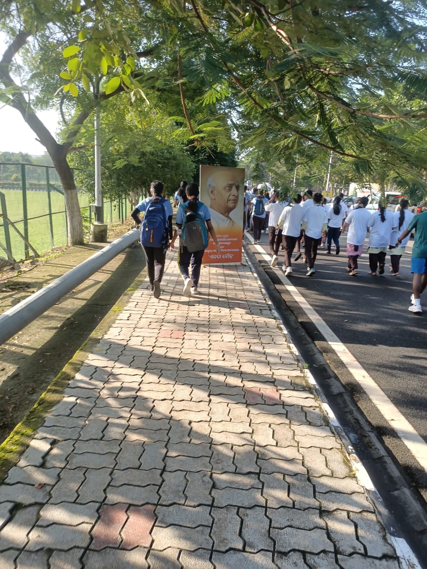 PMShriDMS64BBSR's tweet photo. 35 NSS Volunteers with the Programme Officer joined the State-level “Run for Unity” at Kalinga Stadium, Bhubaneswar, celebrating the 150th Birth Anniversary of Sardar Vallabhbhai Patel.
#NCERT #EduMinOfIndia #CIETNCERT #RIEBHUBANESWAR #NSSIndia #NSSVolunteers #RunForUnity https://t.co/tc6t9jxld2