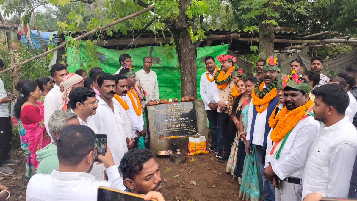 अनगड़ा प्रखण्ड के झरना पानी रोड का शिलान्यास किया।

जनता का यह विश्वास ही हमें निरंतर प्रेरित करता है कि विकास केवल घोषणा नहीं बल्कि धरातल पर उतरा हुआ परिवर्तन होना चाहिए।

खिजरी प्रगति की नई दिशा में… कदम दर कदम आगे बढ़ रहा है। विकास यात्रा जारी रहेगी।

<a href="/INCIndia/">Congress</a> <a href="/INCJharkhand_/">INCJharkhand</a>