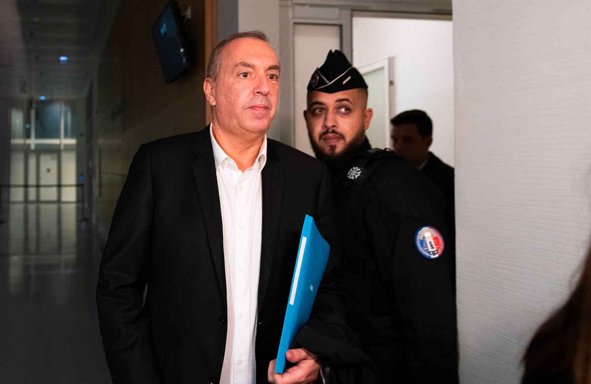 Mahdi_UmmatVox's tweet photo. 🇫🇷Je vis dans un pays où un milliardaire criminel (condamné) peut embaucher un prédateur sexuel (condamné) pour présenter, à la télévision, un groupe politique dont les membres ont été condamnés et prétendre que ce même parti "sauvera le pays".

En même temps, on vous explique que c'est Myriam, bac +4,  chef d'entreprise, qui pose un problème avec son hijab.

📉Ce pays s'effondre et c'est amplement mérité.