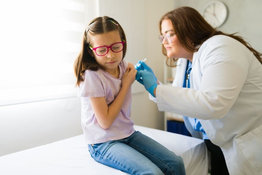 ¡Los guantes! No los uses durante la vacunación. La correcta higiene de manos es mucho más efectiva que el uso de guantes  salvo, eso sí, cuando el profesional tenga una herida abierta en las manos.