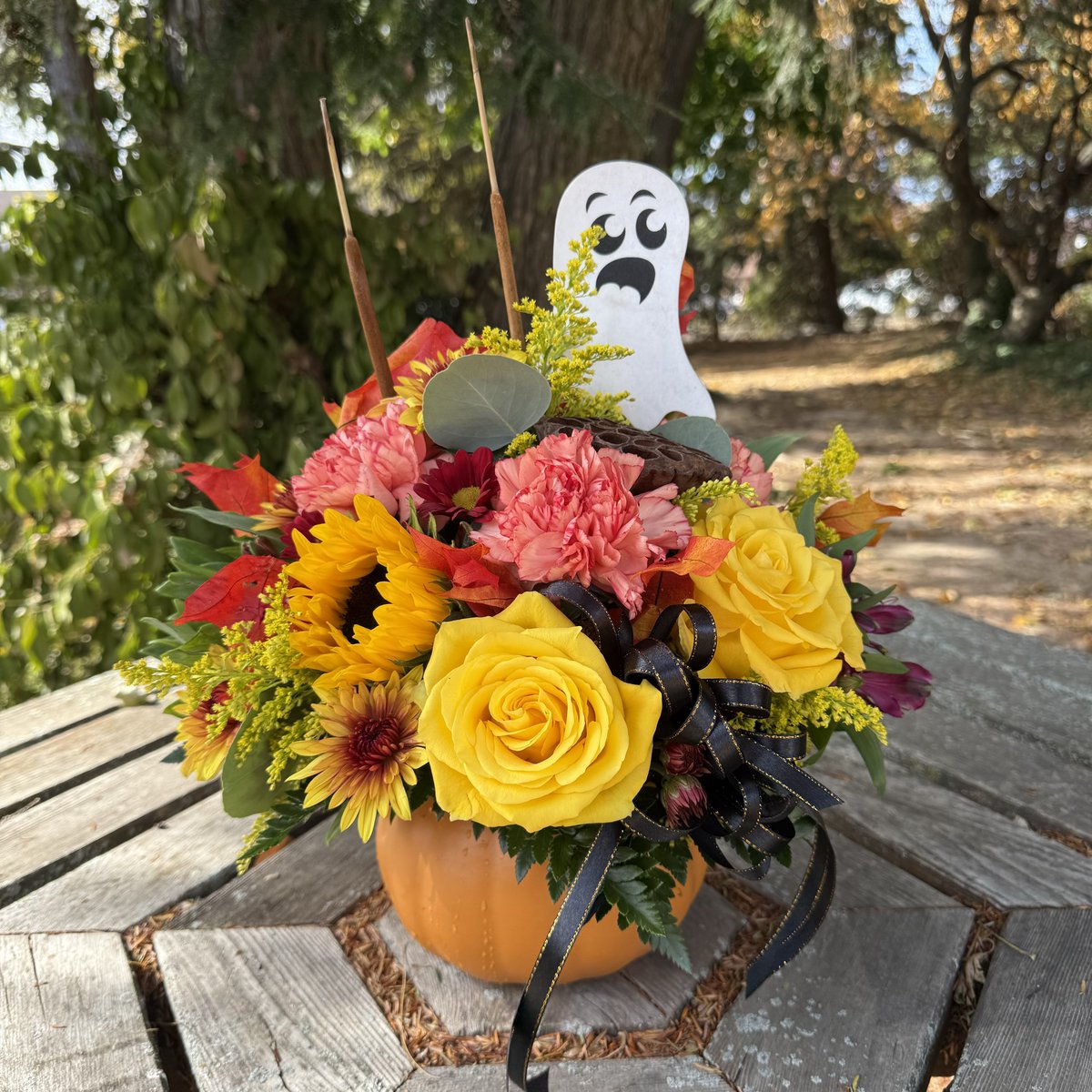 SteinFlorist's tweet image. Happy Halloween, ghouls and boys!
.
.
#Halloween #SpooktacularFun #steinflorist #steinyourflorist #flowers #florist #flowershop #shopsmall #shoplocal #smallbusiness #halloweenflowers #spookyseason #autumn #fall #autumnflowers #fallflowers