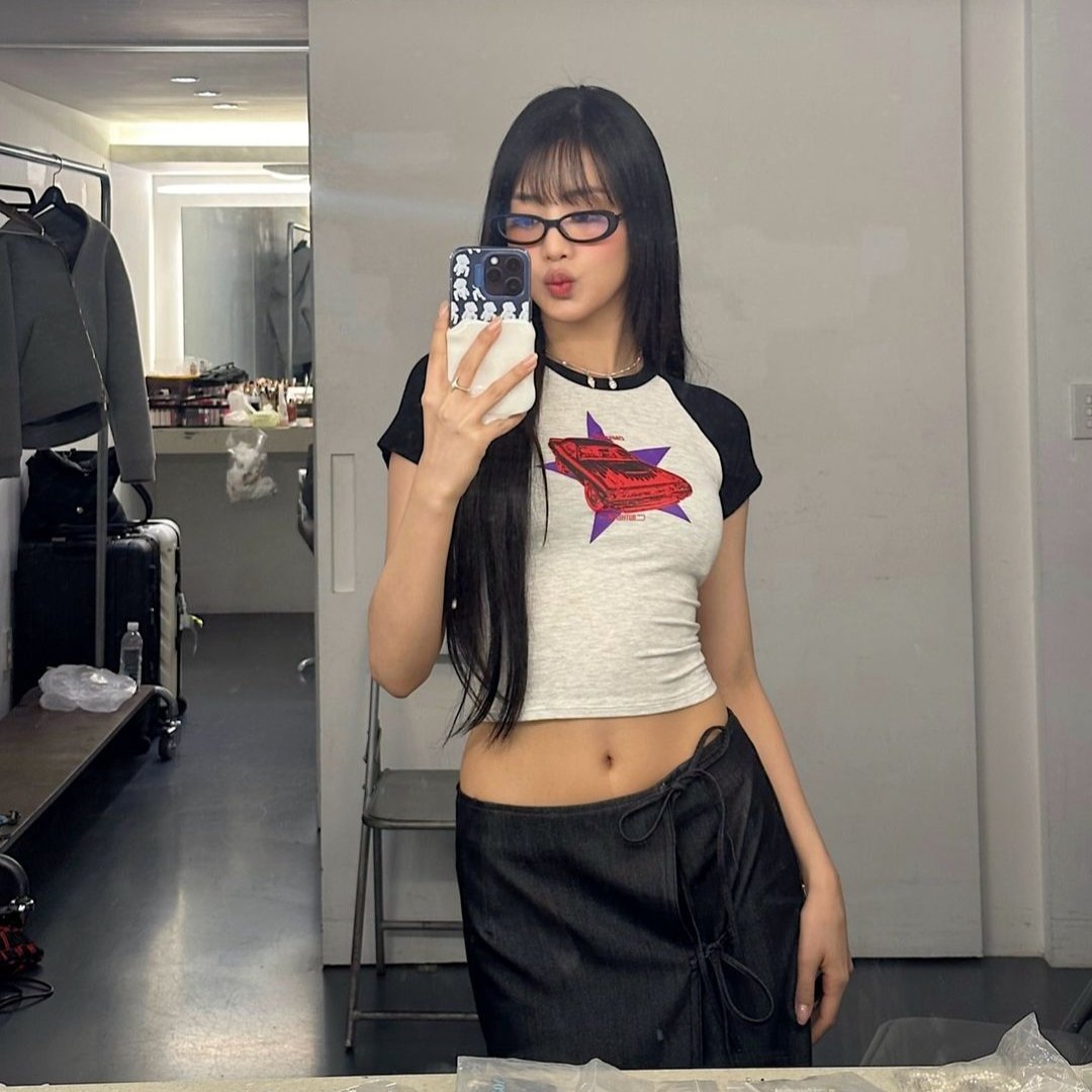 lumited_edition's tweet image. &amp;gt; [ day-102 ]
looking for new &amp;amp; interactive #moots !

✧ hii I'm lumi — he/him '09 infj-t 🇲🇾
✧ multistan ; mainly girl groups
✧ any fandom is welcomed !

#promotwt #moothunt #kpoptwt #stantwt
♡/↺ to be moots + spread , thank youu !