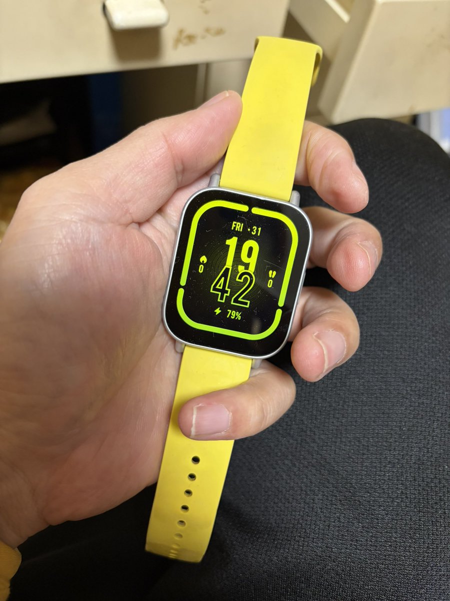 欲しい人あげる（顔知ってる人のみ）Redmi Watch 5 Active
純正黄色ストラップ。充電器はある。他は何もない。元のストラップもない。
ものはコレ。電池2週間保つし嫌いじゃなかったぜ。
早い者勝ち。
amzn.asia/d/2ZcIhQO
