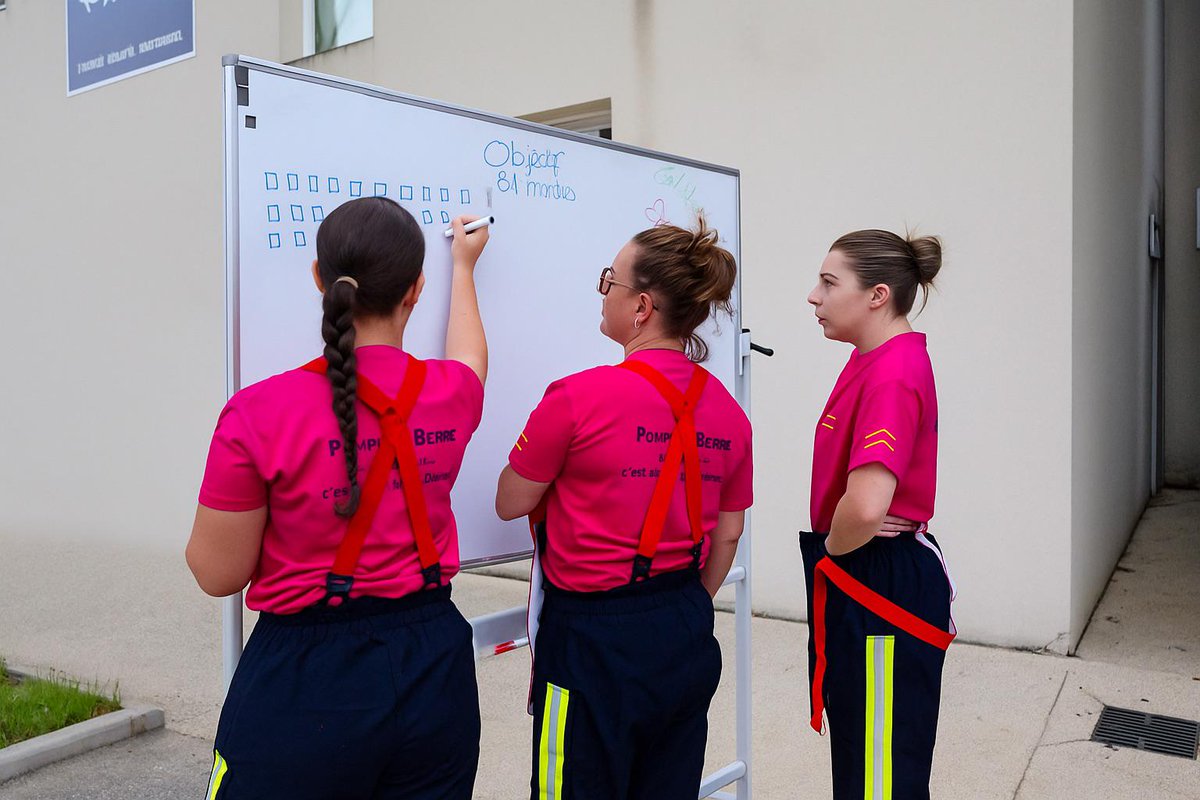 Pompiers_13's tweet image. #OctobreRose

Une magnifique initiative pour une cause qui nous concerne tous 🩷 Samedi dernier, les #Pompiers13 et gendarmes de Berre-l'Étang ont relevé un défi symbolique : faire 61 montées de tour en hommage aux 61 000 femmes diagnostiquées chaque année d’un #cancer du sein 🙏