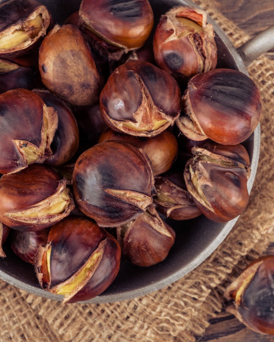 STEREORENT's tweet photo. Bona castanyada a tothom 🍁🌰

#panellets #castanyes https://t.co/Zo0KLEOISI