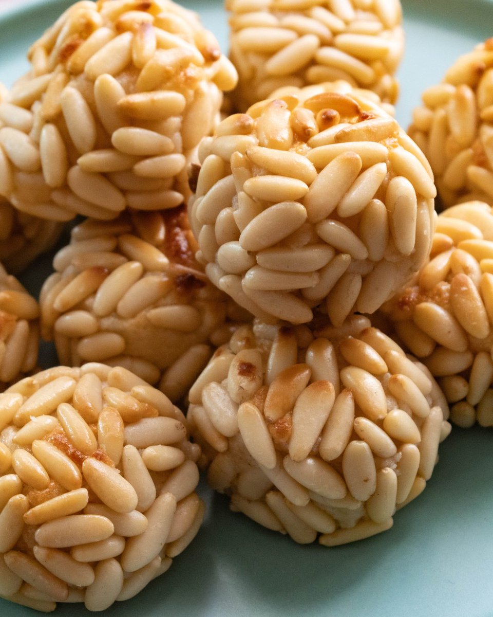 STEREORENT's tweet photo. Bona castanyada a tothom 🍁🌰

#panellets #castanyes https://t.co/Zo0KLEOISI
