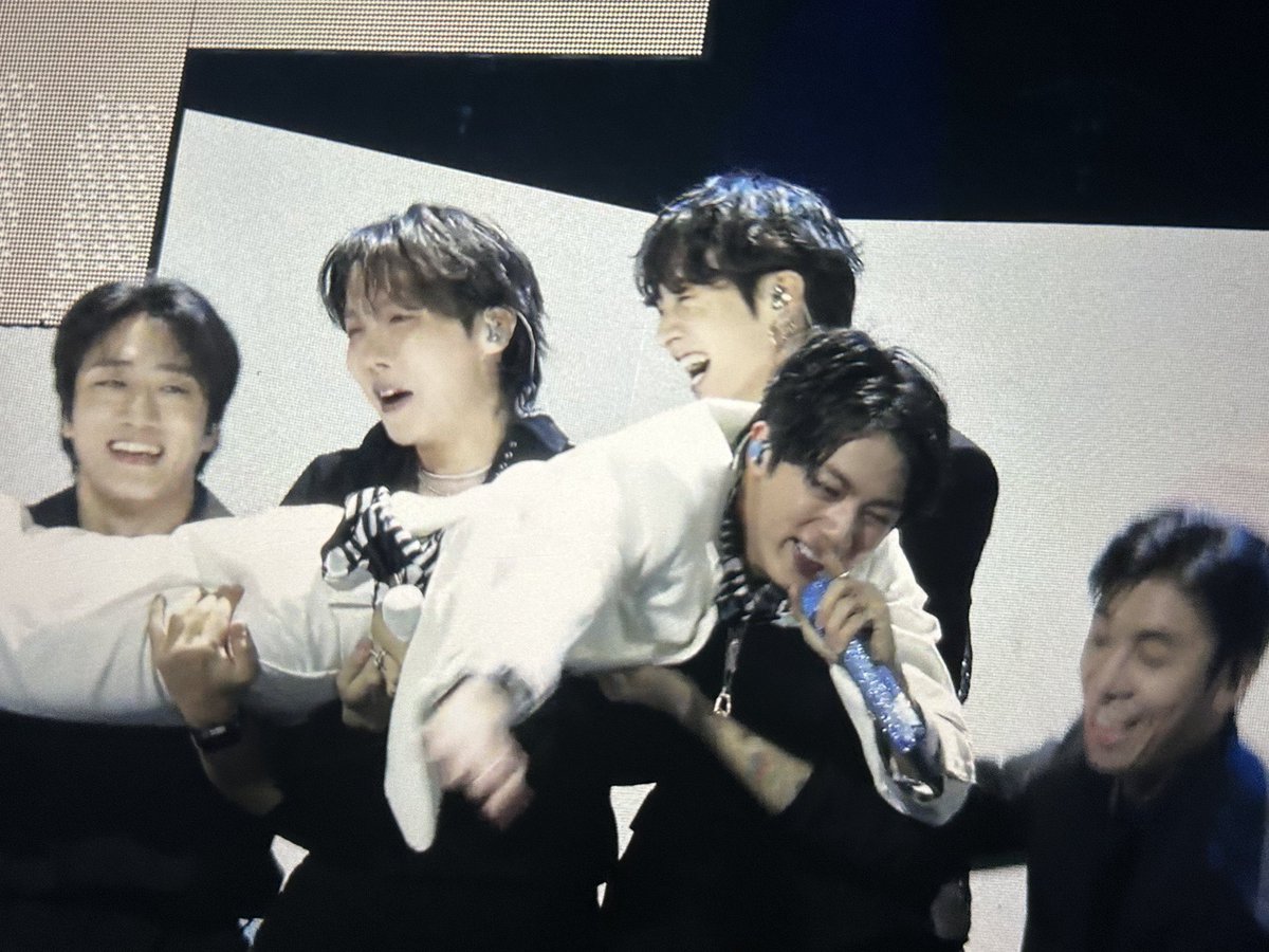 OMG JUNGKOOK HOBI CARRYING SEOKJIN 😭😭