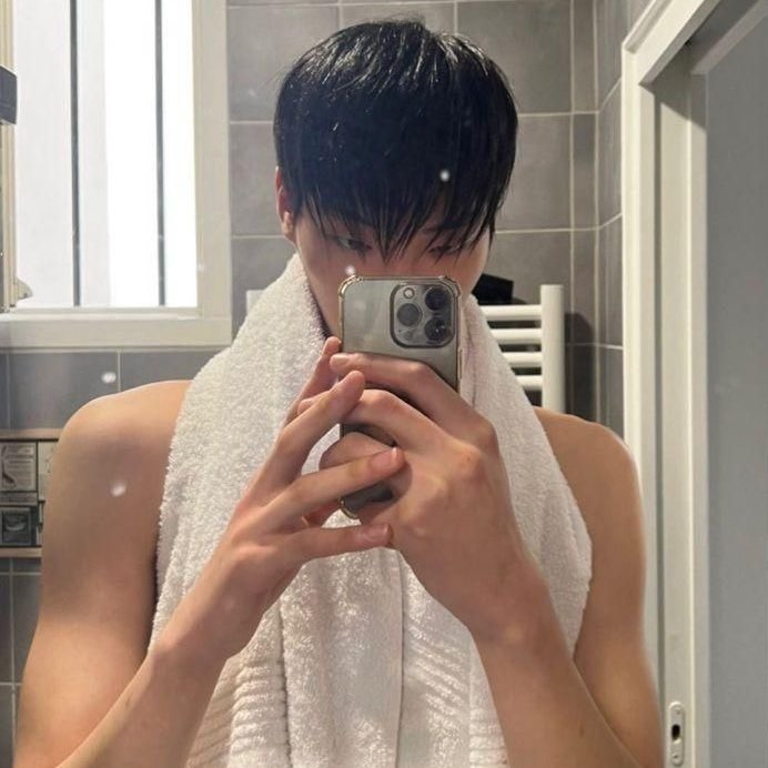 ambersclaw's tweet image. ᅠ
  📸  .   [  ambersclaw.⠀]    IG  POST :
          💬  it’s  been  a  day.  i  deserve  the  bubble  bath. 
ᅠ