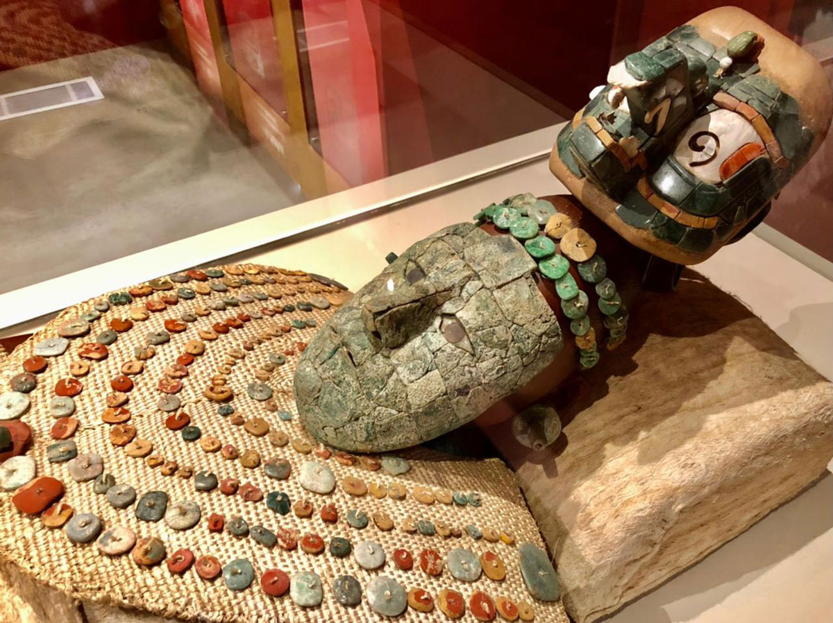MuseoThyssen's tweet image. Hoy inauguramos en la sala 11 la muestra ‘La mitad del mundo. La mujer en el México indígena. Señora Tz’aka’ab Ajaw, la “Reina Roja” de Palenque’, que incluye el ajuar funerario de esta figura histórica de la civilización maya.

La muestra forma parte de ‘La mitad del mundo. La…