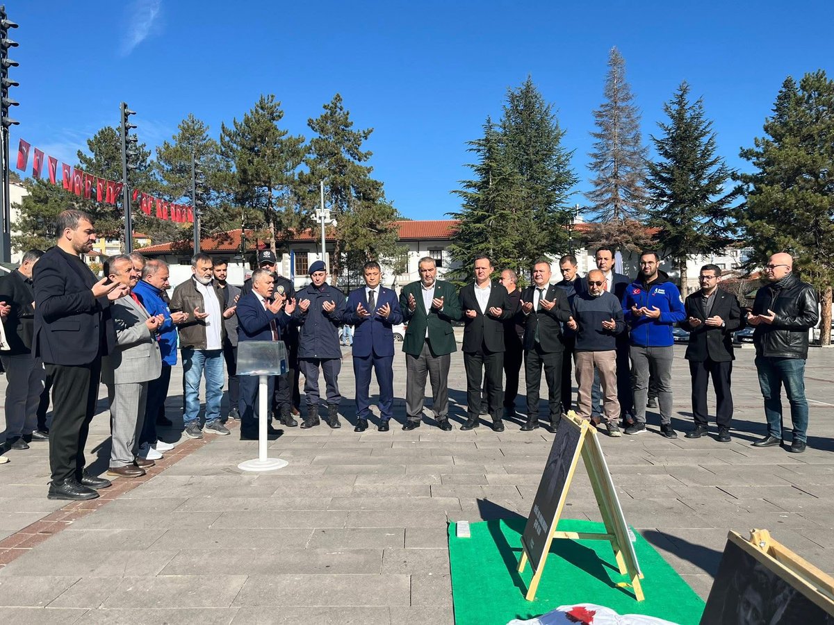 Kaymakamımız Sn. Nuri Mehmetbeyoğlu, Belediye Başkan Yrd. Sn. Sefer Akyer, İlçe MEB Müdürümüz Sn. Cihangir Cantürk ve ilçe protokolüyle birlikte;“Küçük Kefenler, Büyük Sessizlik” sergisinin açılışını gerçekleştirdi.
<a href="/tcmeb/">Millî Eğitim Bakanlığı</a> <a href="/Yusuf__Tekin/">Yusuf Tekin</a> <a href="/MemAnkara/">Ankara İl Millî Eğitim Müdürlüğü</a> <a href="/Murat4Kucukali/">Murat Küçükali</a> <a href="/ccanturk_/">Cihangir CANTÜRK 🇹🇷</a>