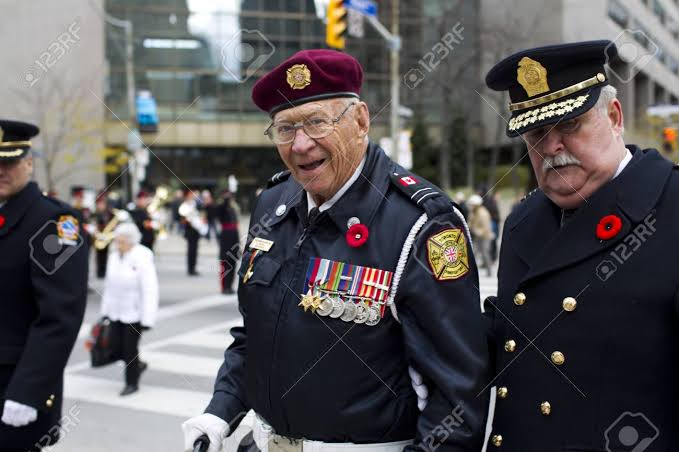 OpenShellfish's tweet image. 辞めて着けない風潮があったが、予備だろうが辞めたわけではないのだから、MOSや賞詞は堂々と着けていいと思う。