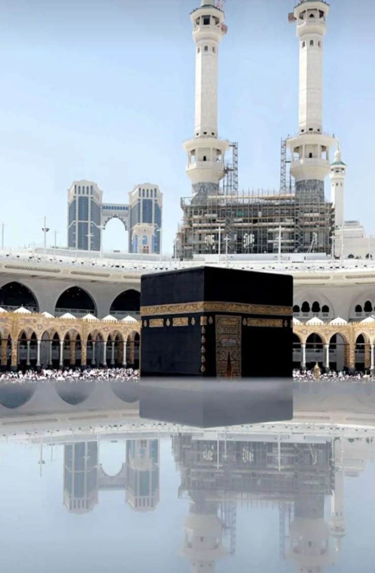 فَإِذَا قُضِيَتِ الصَّلَاةُ فَانتَشِرُوا فِي الْأَرْضِ وَابْتَغُوا مِن فَضْلِ اللَّهِ وَاذْكُرُوا اللَّهَ كَثِيرًا لَّعَلَّكُمْ تُفْلِحُونَ .
صدق الله العظيم 

ومن افضل الأعمال وأعظمها في يوم الجمعة الصلاه على النبي محمد ﷺ
اللهم صل وسلم على نبينا محمد وعلى آله وصحبه أجمعين 🌹