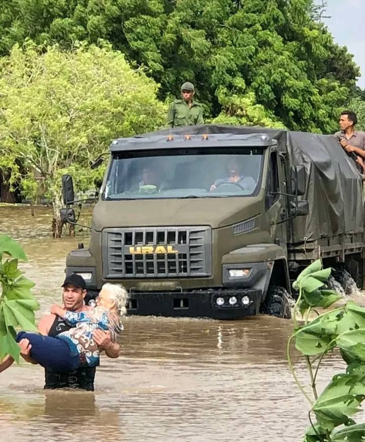 Como nos enseñó Fidel, en #Cuba no se abandona a nadie.