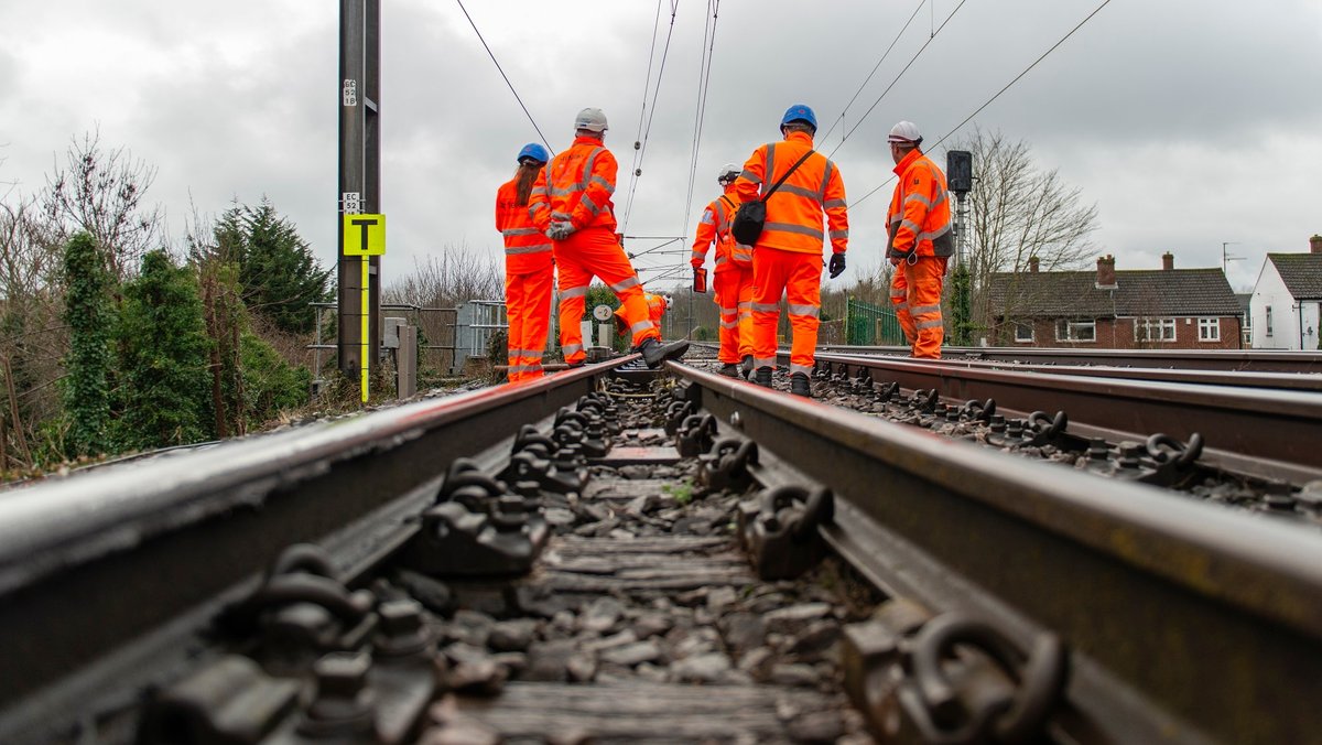 thertmnews's tweet image. 🚆 As part of the £1.4bn #EastCoastDigitalProgramme, digital signalling testing will close a key stretch of railway south of Peterborough on 22–23 November.

📍 In-cab signalling trials mark a major step toward a greener, more reliable railway – with additional upgrades across…