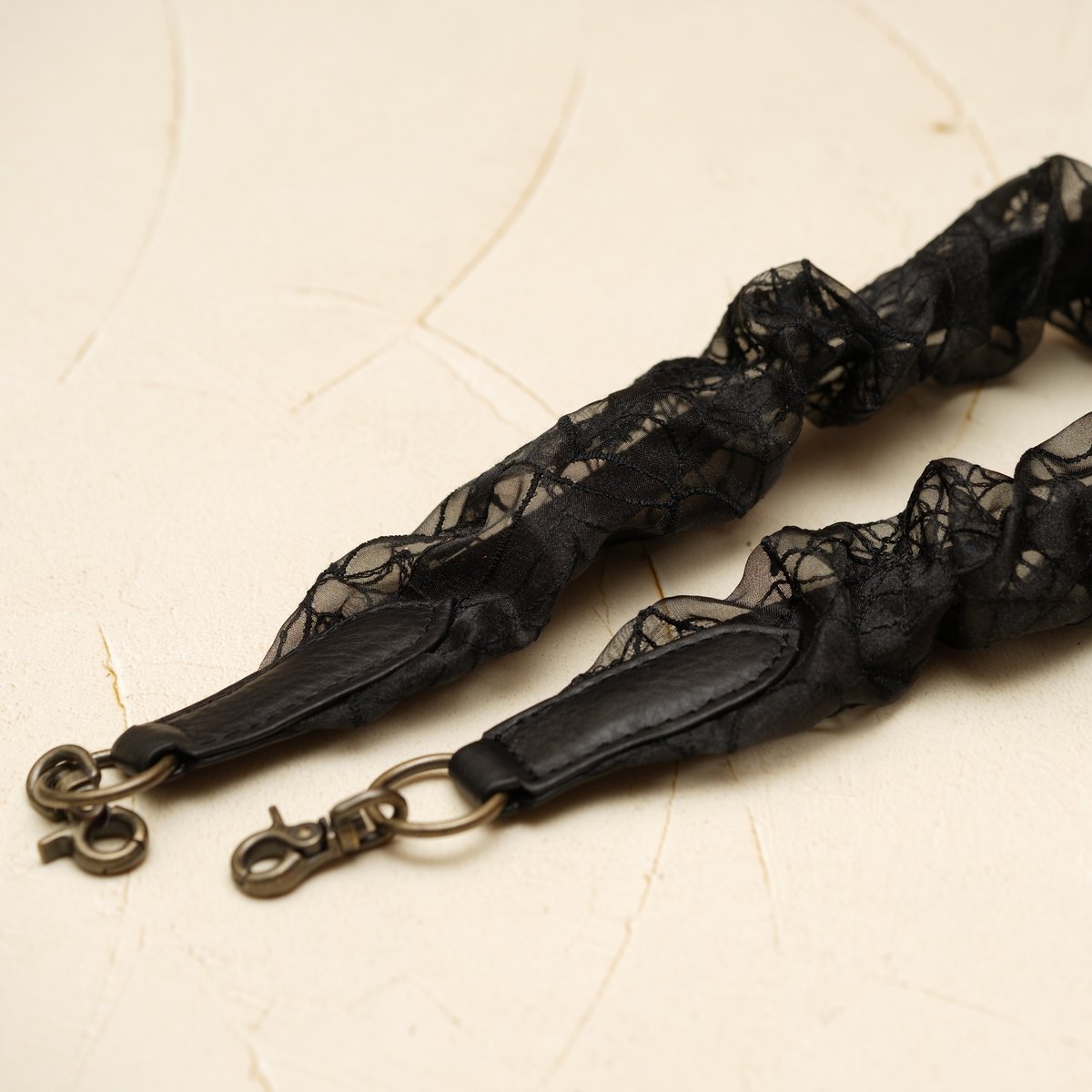 【🎃ハロウィンプレ企画】
※2025年11月7日金曜日まで

☆の抜型にクモの巣のチュールを
付けた18センチ幅のがま口
とチュールを使用したくしゅくしゅ
ショルダー（肩掛けサイズ）
をプレゼントします

【このポスト】リポストでOK！
ＤＭご連絡が可能な方 発送先が日本国内の方 

20歳以上の方のみ