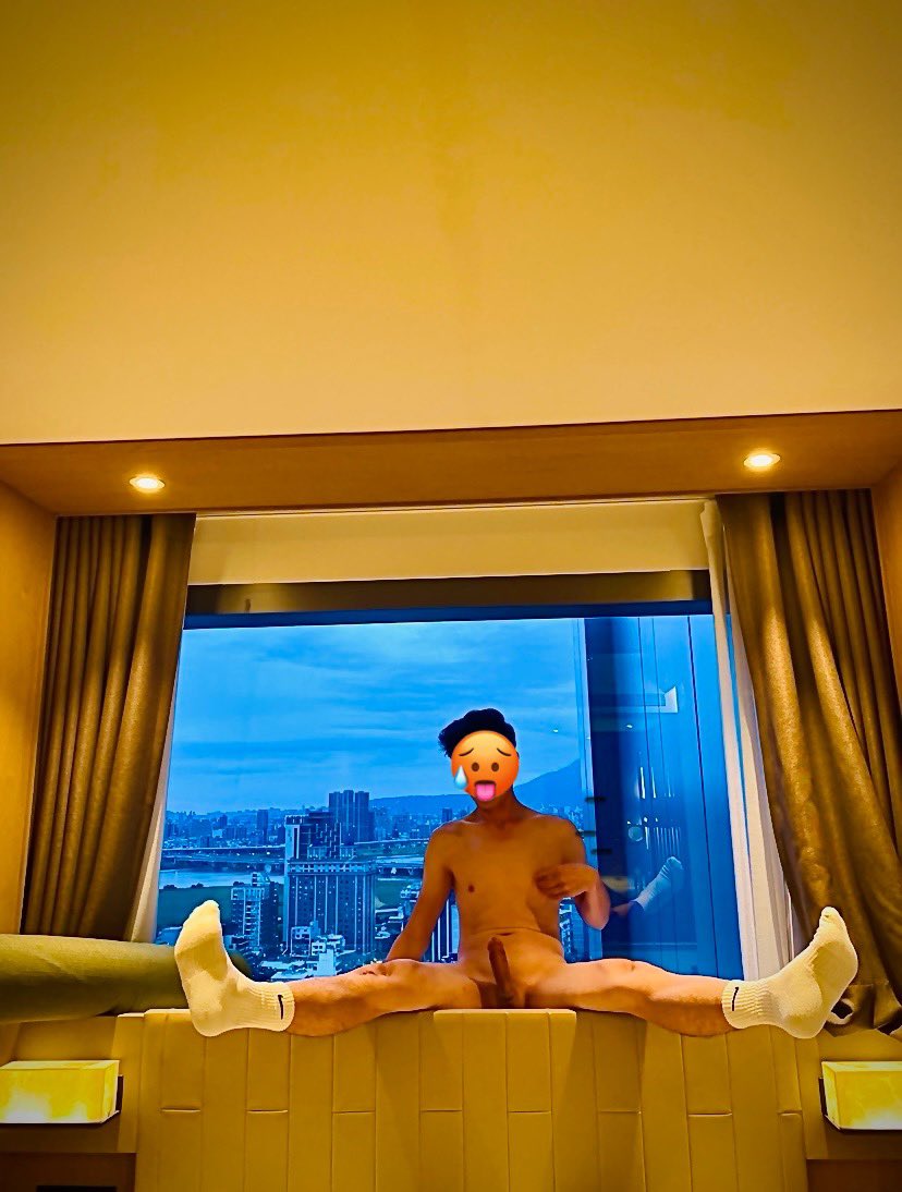 天氣開始轉涼
我的腳開始容易出汗
是不是應該來出售原味襪了🤪

實在不喜歡這季節…..