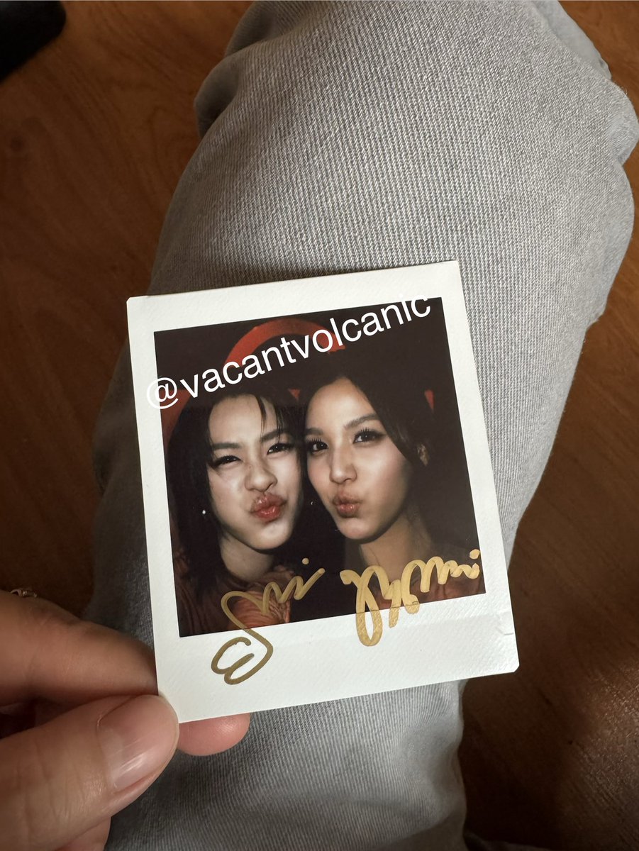 vacantvolcanic's tweet photo. โพลารอยด์เอมี่บอนนี่น่ารักมากกกก ขอบคุณพี่ Shopee ที่ชวนเอมี่บอนนี่ไปไลฟ์นะคะ พร้อมกดออร์เดอร์เพิ่มแล้วค่ะ 🥹🫶🏼

#ShopeeFoodxEmiBonnie https://t.co/ojGmpWqIr4