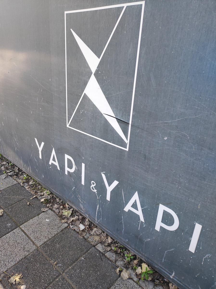 kız: bence yapı muhabbeti çok saçma ya
o sırada en normal günde denk gelen: