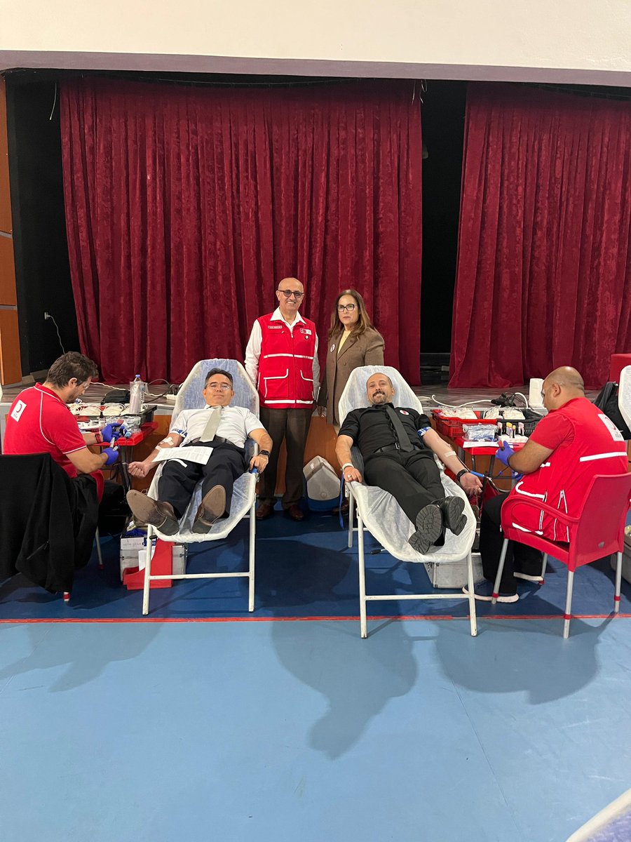 Kaymakamımız Sayın Nurullah Kaya, “Kan Dostum” kampanyasında kan bağışında bulundu. Bağışlanan 1 ünite kan, 3 hayatı kurtarabiliyor.

Etkinlikte Kızılay İlçe Başkanı Yakup Baykan ve Kan Merkezi Müdürü Dr. Serpil Öner’den çalışmalar hakkında bilgi aldı.
<a href="/nurullahkaya45/">Nurullah Kaya</a>