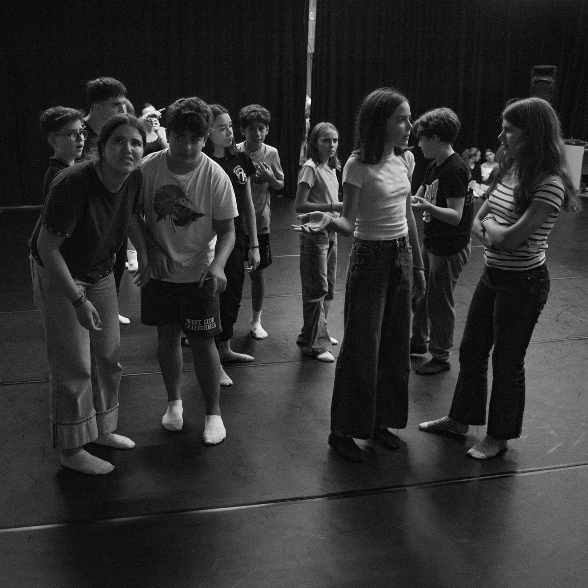 PINOCCHIO 🪵

Bons vs dolents… i el pobre Pinocchio al mig! 😏😇
A quin bàndol et posaràs? Qui convencerà al pobre Pinocchio? 🎭✨

ENTRADES ➡️  buff.ly/zzEbinV

📸 Jordi González

 #JoventutdelaFarandula #Musical #PinocchioJF #Teatreinfantil #Farandula #Sabadell