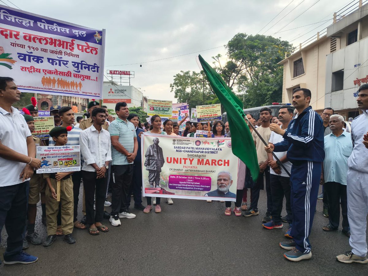 MaharashtraNSS's tweet image. Sardar@150 - Pre event- Cleanliness drive &amp;amp; Unity run by NSS units in Chandrapur 

#UnityInAction #StatueOfUnity #YouthForUnity  

@YASMinistry @_NSSIndia @mansukhmandviya   @khadseraksha   @mybharatgov @ChDadaPatil