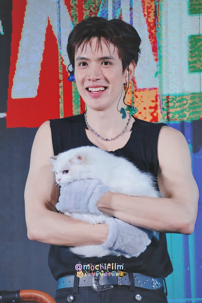 m0chiFilm's tweet photo. Like papa, like daughter😙🫰🏻🎀🐱

#FilmThanapat #ฟิล์มธนภัทร https://t.co/vAItQVnbnK
