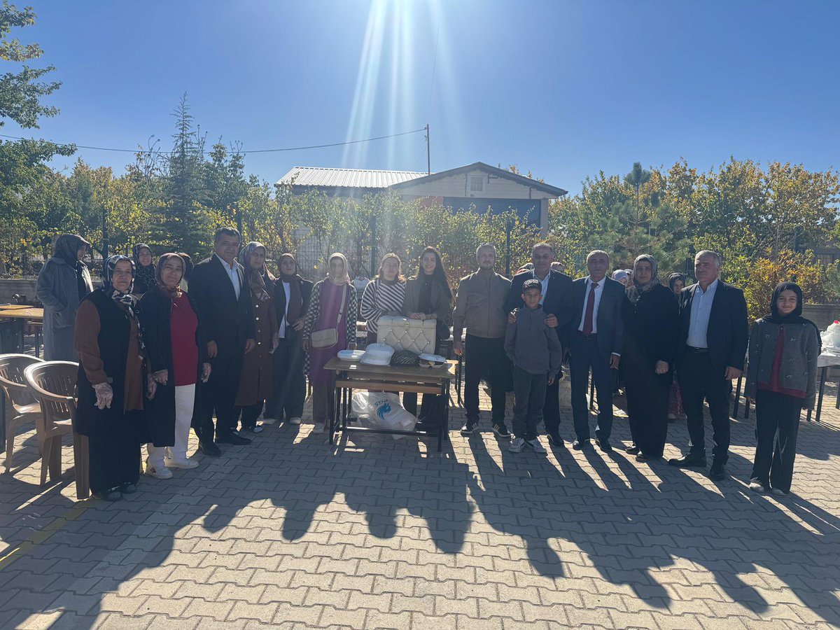 #Malatya Yeşilyurt Cafana Mahalle Muhtarımız Ayhan Yıldız tarafından Gazze’ye yardım amacıyla düzenlenen kermese katılım sağladık.

Mazlum coğrafyalarda zulme uğrayan kardeşlerimizin acısını yüreğimizde hissediyor, onların yanında olduğumuzu her daim gösteriyoruz.

Bu anlamlı