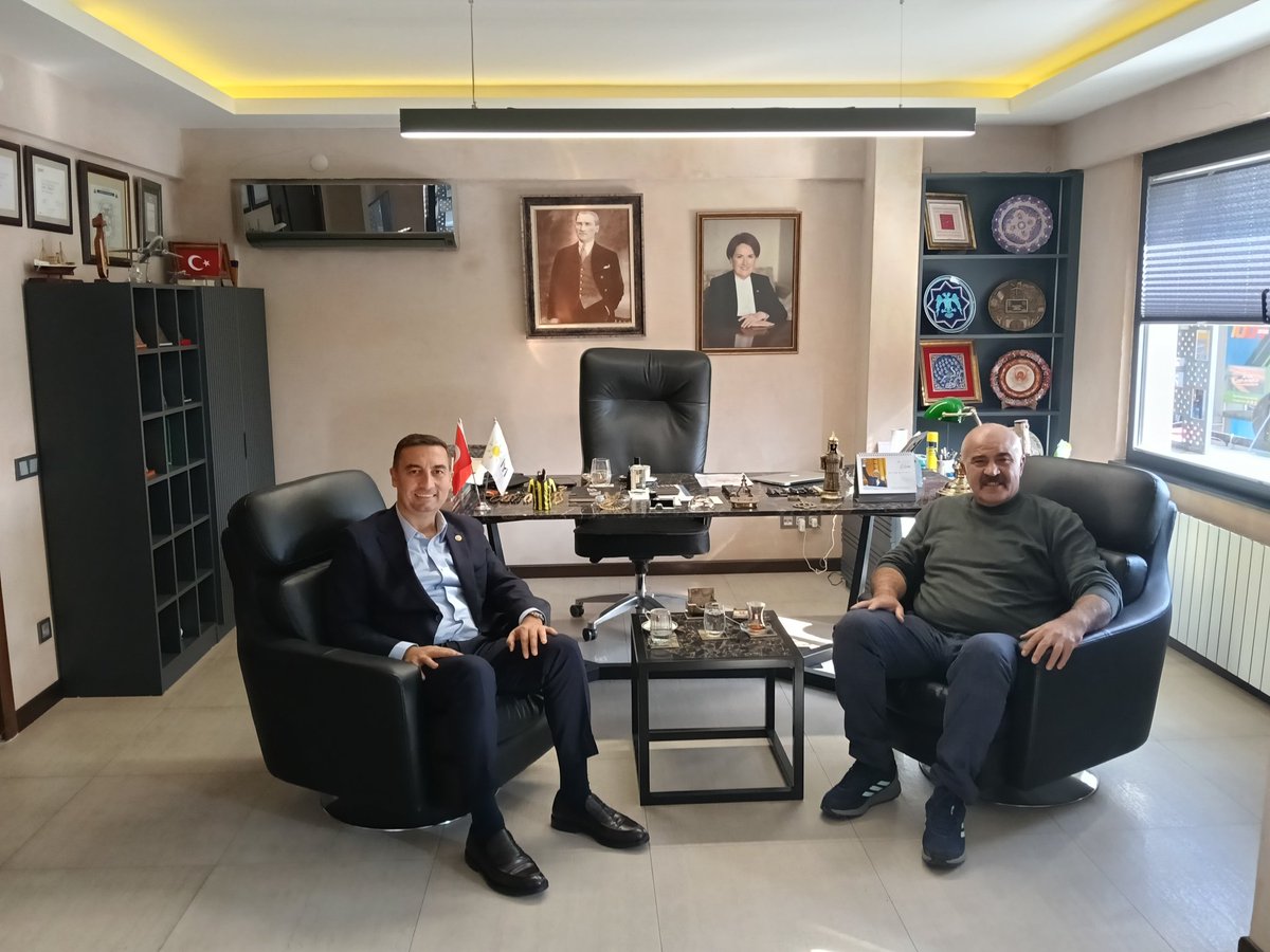 Bu gün İstanbul iş seyehatimde kıymetlimiz İstanbul Milletvekilimiz Sayın <a href="/Akburak/">Burak Akburak</a> 'ı ziyaret ettim.
Kendisine nazik ev sahipliği ve hoş sohbetlerinden dolayı teşekkür derim..