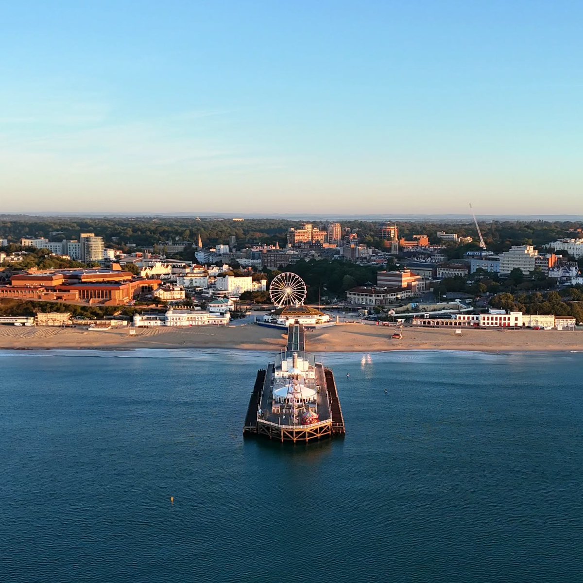 Happy Friday, Bournemouth 👻

📽 <a href="/joshyclements/">Joshua Clements</a>