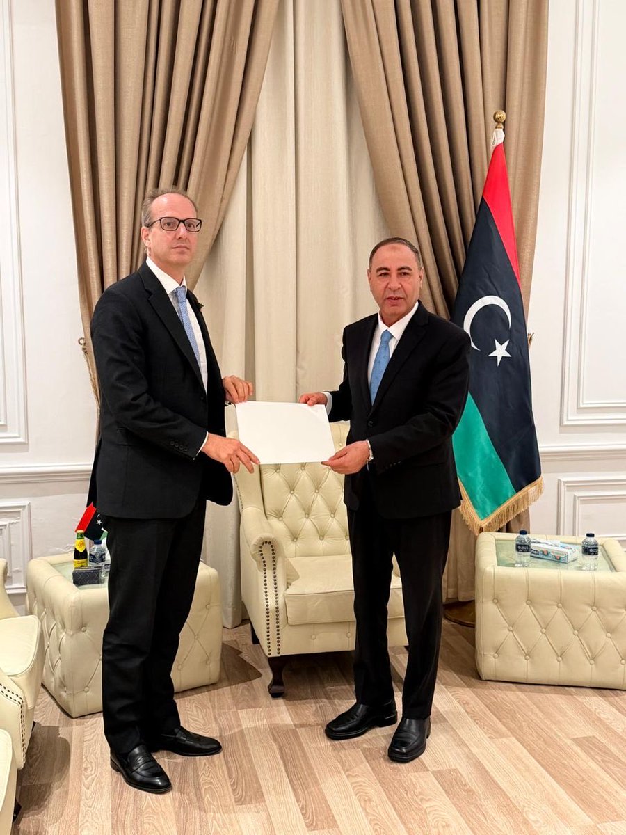Honoured to meet with the Acting Foreign Minister, Taher Al-Baour, as His Majesty’s Ambassador to #Libya 🇱🇾

Grateful for the warm welcome and proud to build on the historic ties between the #UK and #Libya 🇬🇧🇱🇾