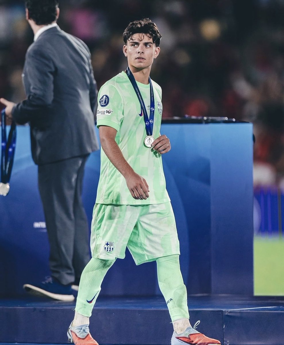 تشافي إسبارت قضى معظم فترته في لاماسيا منذ 2015 وهو يلعب كـ ارتكاز ،لكنه مؤخراً تغير مركزه ليشغل دور الظهير الأيمن

احد قادة برشلونة اتليتك وجزء مهم من المنتخب الأسباني للفئات السنية

ظهير هجومي وصاحب إمكانيات عالية,ساهم بالعديد من الاهداف هذا الموسم

اتمنى ان يأخذ فرصة قريبا💫❤️