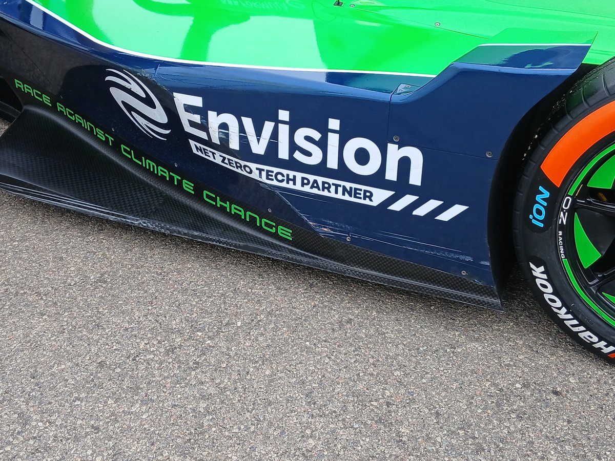 tobiw_apex's tweet image. #FETesting: The @Envision_Racing car of @alicepowell is back in the paddock.

A battery issue was the reason for her leaving the track and stucking in the gravel. #FormulaE #ABBFormulaE