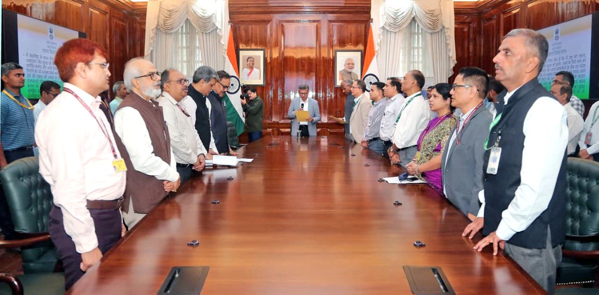 Defence Secretary Shri Rajesh Kumar Singh administered the #RashtriyaEktaDiwas pledge to the officials of Department of Defence today, reaffirming the Ministry’s commitment to the ideals of unity, integrity and security of the nation.