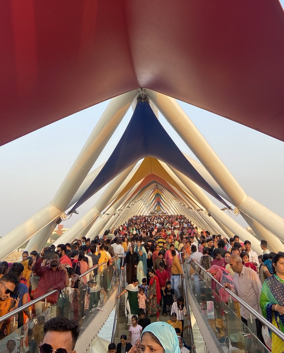 For the people asking "why tickets ?"

👇This is what happens without tickets