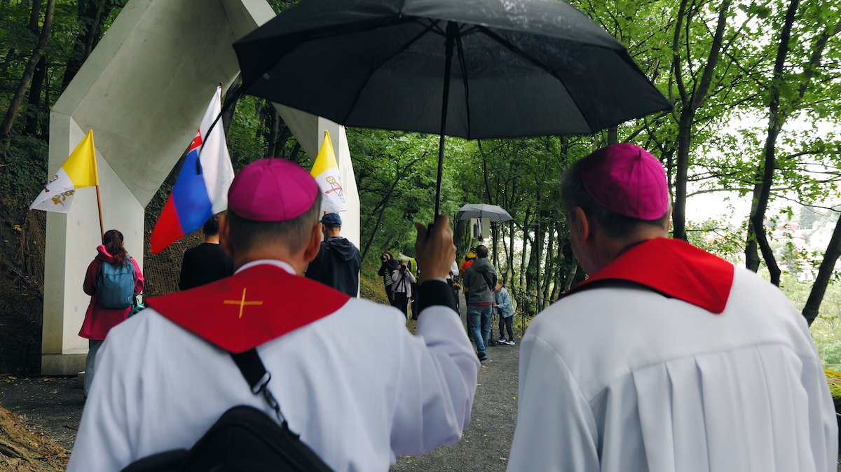 Otec arcibiskup požehnal zastavenia obnovenej Bratislavskej kalvárie
abuba.sk/abuba/content/…