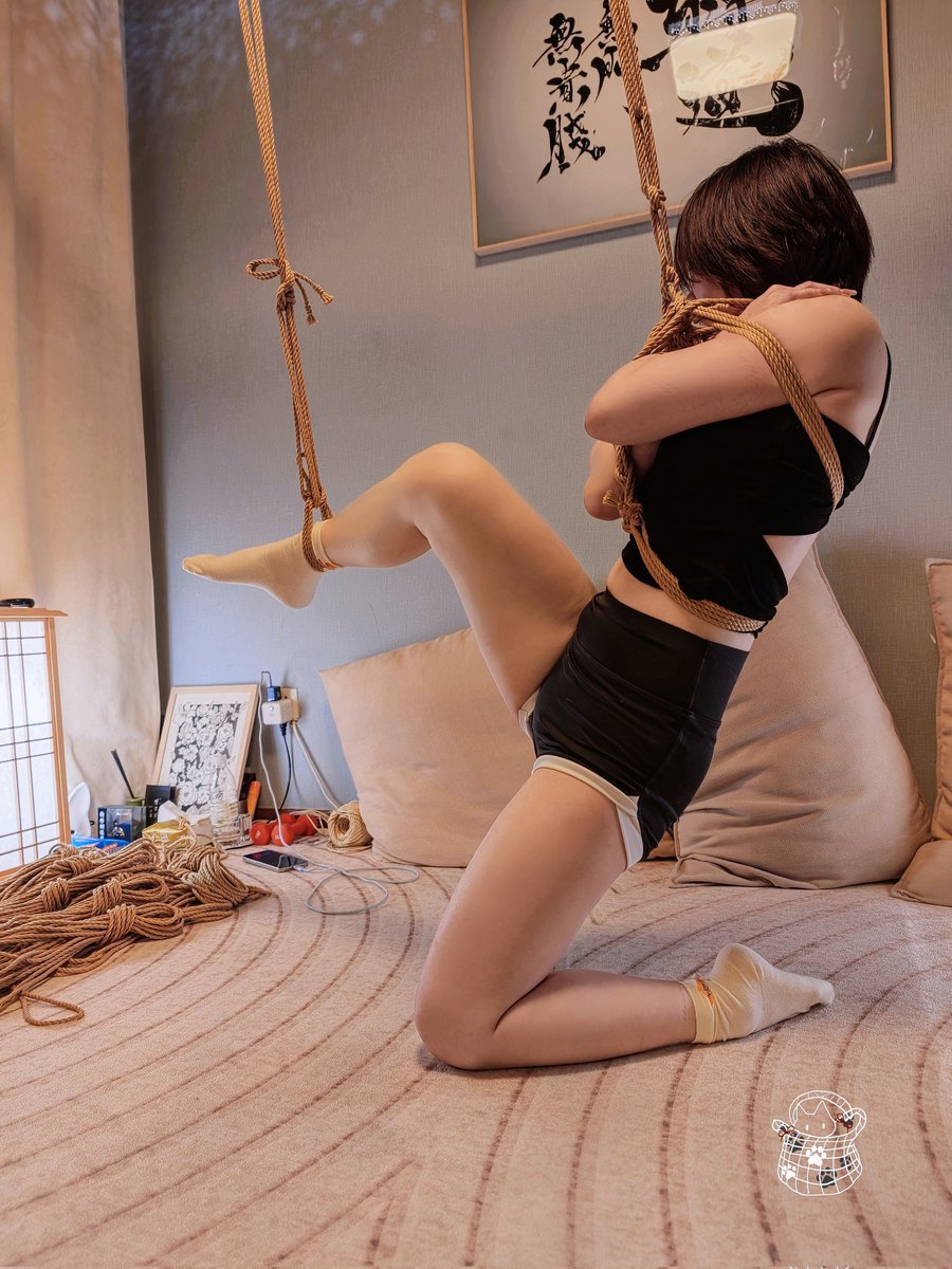 “小肚小肚，呼叫Bruce老师₍•Д•)”
👩:<a href="/Seren_Gale/">岚凪</a>
🪢＆📷:<a href="/Bruce_Shibari/">BRUCE</a>

#shibari #绳缚 #捆绑
