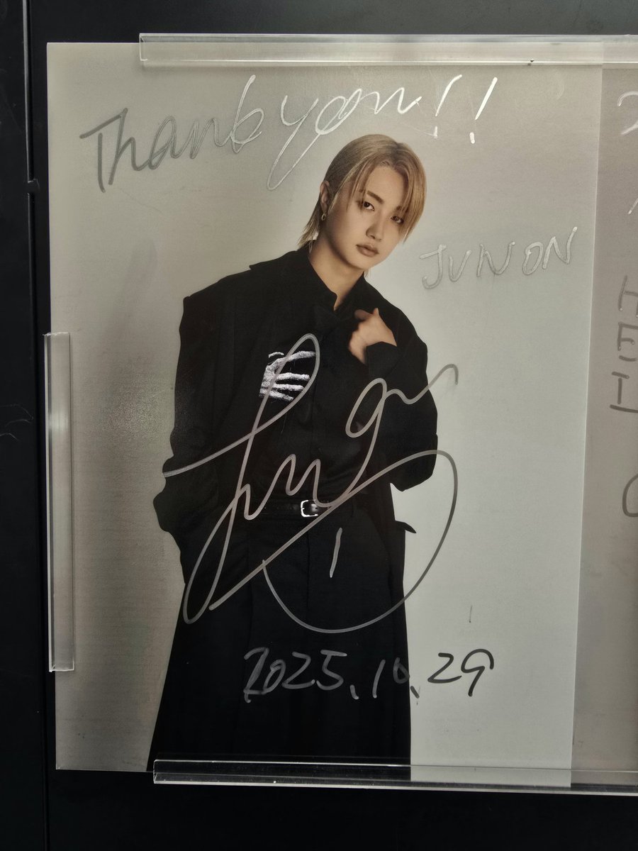 ビジュアルもサインもカッコ良すぎて抱えきれない、タワレコ渋谷の