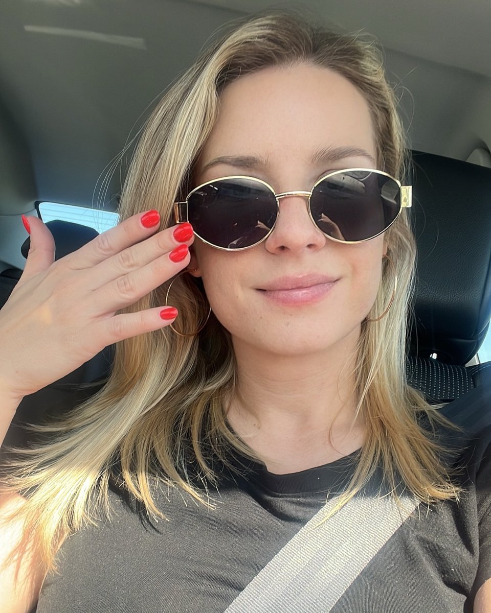 JackSophia54648's tweet image. Hello Majóweczka 🌺🌼🌸

#weekendvibes #longweekend #longweekendvibes #weekendmajowy #majowka #carselfie #sunglasses #blondeme #blond #lublingirl #polishgirl