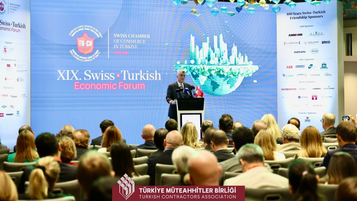 TMB_TCA's tweet photo. Birliğimiz, İsviçre’nin Ankara Büyükelçiliği ve İsviçre Ticaret Odası işbirliğinde, Ticaret Bakanlığı koordinasyonunda düzenlenen 19. Türkiye-İsviçre Ekonomik Forumu İstanbul’da gerçekleştirildi. “Sürdürülebilir İnşaat ve Altyapı” temasıyla organize edilen forumun açılış konuşmalarını Türkiye’deki İsviçre Ticaret Odası Başkanı Sayın Arpat Şenocak, Başkanımız M. Erdal Eren, İsviçre Federal Konseyi Başkan Yardımcısı, Ekonomi, Eğitim ve Araştırma Bakanı Sayın Guy Bernard Parmelin ve Ticaret Bakanımız Sayın Prof. Dr. Ömer Bolat yaptı. Forumda, Türk müteahhitlik, mühendislik ve tedarik firmaları ile İsviçre’nin finans ve teknoloji kuruluşları arasında, üçüncü ülkelerde önümüzdeki dönemde gerçekleştirilecek projelerde tesis edilebilecek işbirliği imkânları değerlendirildi. Forum kapsamında ayrıca, Türk Eximbank ile İsviçreli muhatap kuruluşu SERV arasında işbirliği mutabakat zaptı imzalandı.

@DefrWbf 
@swisschamber
@omerbolatTR 
@ticaret

#constructtheworld #TürkiyeMüteahhitlerBirliği #TurkishContractorsAssociation #inşaatsektörü #TMB #TCA #construction #müteahhit #ekonomininlokomotifi