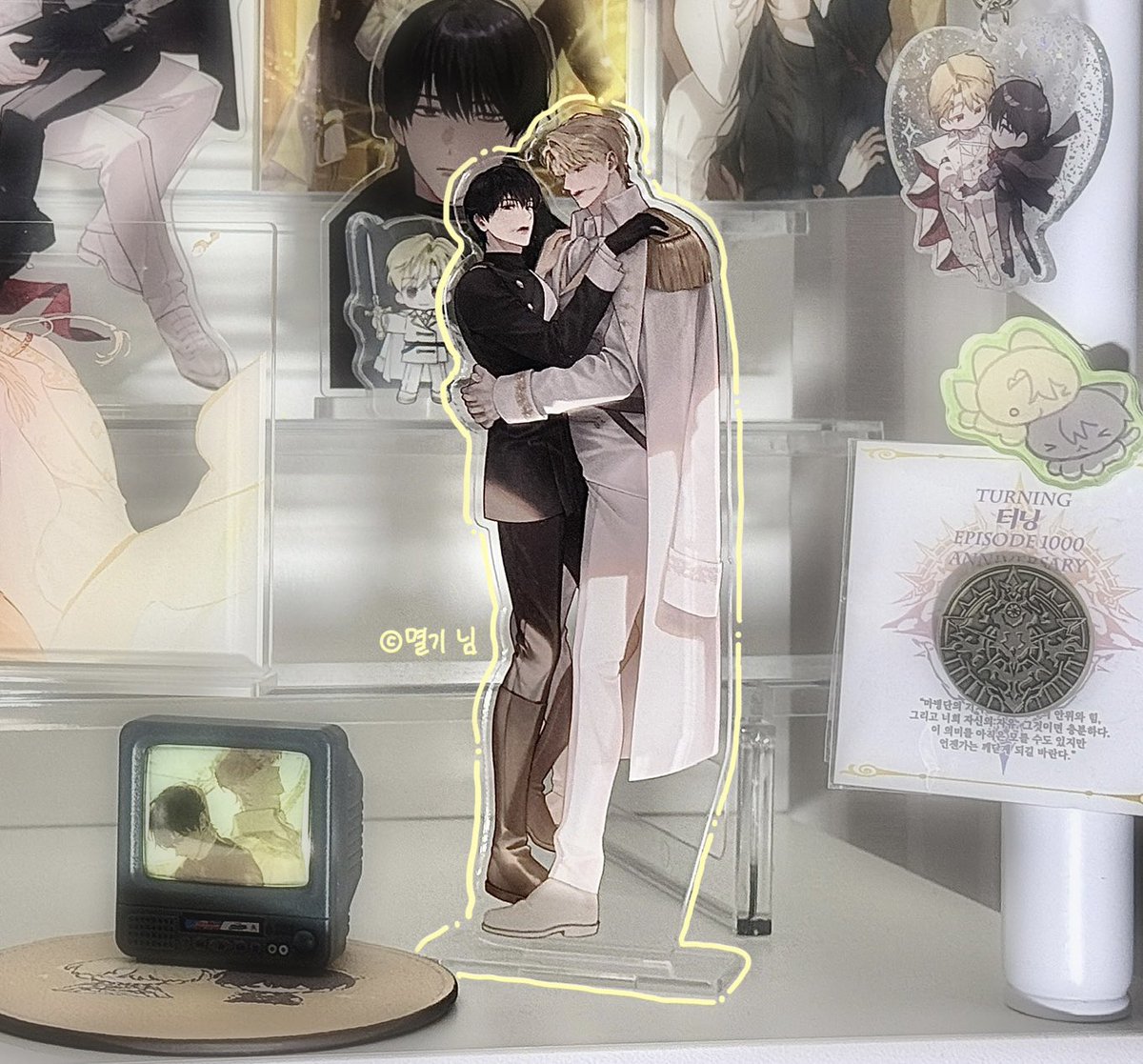 쿠유 작가님의 터닝 연재 6 주년을 맞이해 이 트윗을 RT 한 1분께 아래 사진 속
‘ 아크릴 스탠드 1종 ’ 을 보내드려요 ^   ᴗ   ^ ♡

✷ 당첨 발표
→ 11 / 9  일요일, 6 주년 ✨

✷ 참여 조건
→ 한국 주소지/배송대행지 있는 분
→ 성인 • 소장 인증 O ( 500화 ⬆️ )