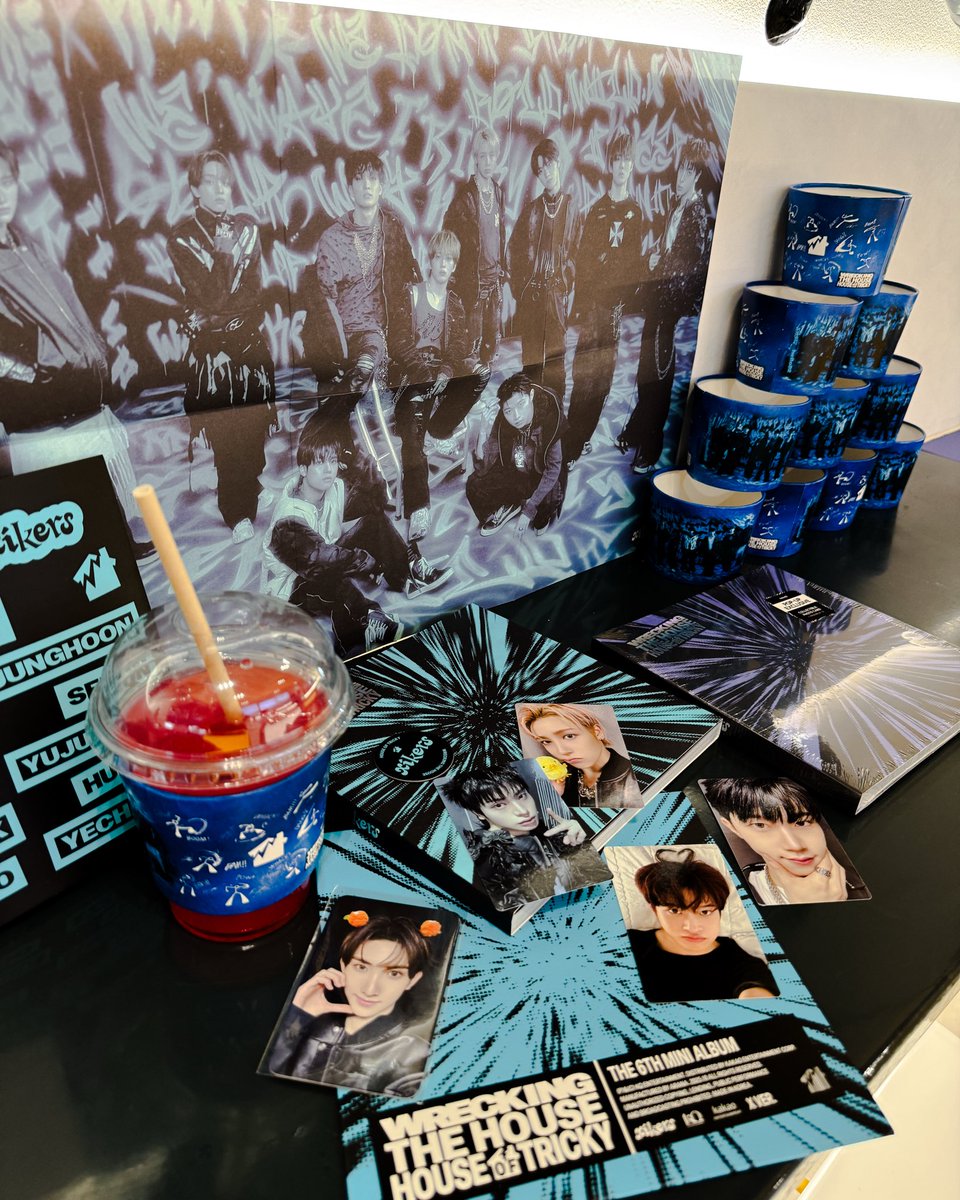 hello82BERLIN's tweet image. It’s time to leave the TRICKY HOUSE and find the best version of yourself at our xikers POP-UP in BERLIN!

🏚️ 31 October - 1 November, 11AM - 5PM
📍 @hello82berlin
Weinbergsweg 5, 10119 Berlin

@xikers_official
#xikers #싸이커스 #HOUSE_OF_TRICKY #WRECKING_THE_HOUSE #hello82BERLIN